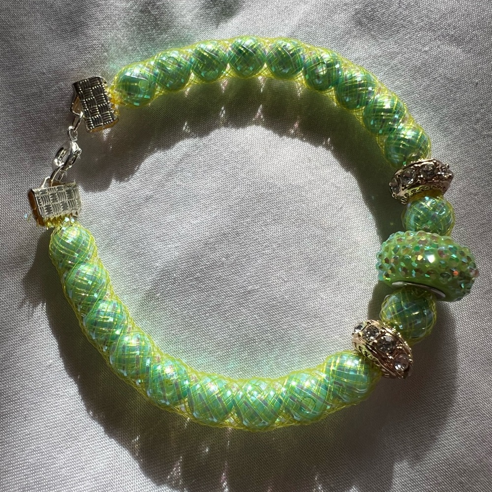Elegant Green and Silver Beaded Bracelet
